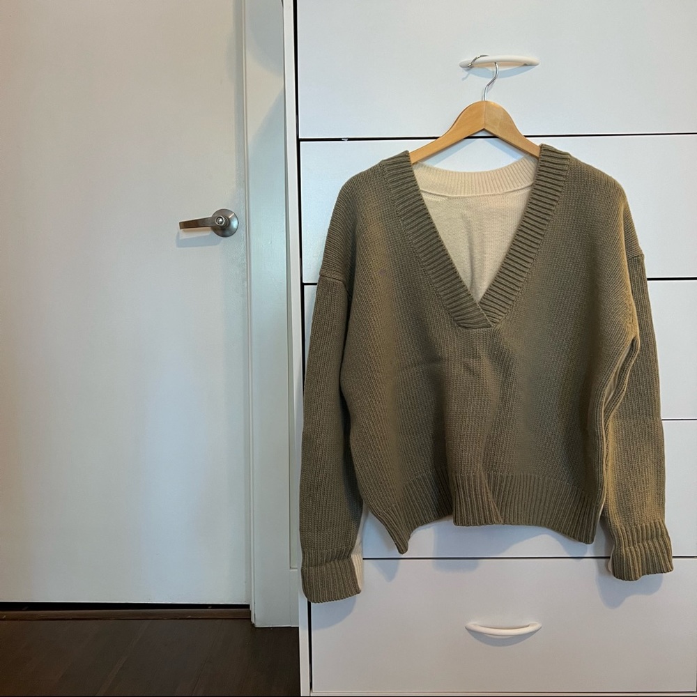 Bicolor 2-way knit sweater in ivory/khaki